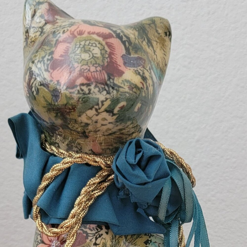 Vintage (1989) Cat Figurine Floral Design Summit Corp Berlin Shelf Art